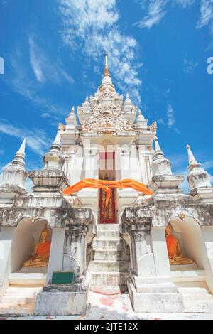 Die berühmte Pagode Phra Borommathat Chaiya im Wat Phra Borommathat Chaiya Ratchaworawihan Tempel im Chaiya Bezirk, Surat Thani Provinz, Thailand. Stockfoto