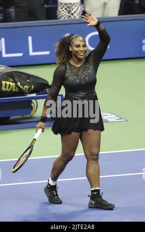 New York, USA, 29. August 2022, Serena Williams aus den USA feiert am 1 29. August 2022 im USTA National Tennis Center in New York, USA, ihren ersten Rundensieg während des US Open 2022, 4. Grand Slam Tennisturniers der Saison - Foto: Jean Catuffe/DPPI/LiveMedia Stockfoto