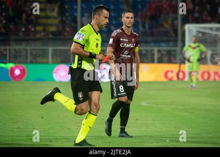 Reggio Calabria, Italien. 28. August 2022. Daniele Rutella refree during Reggina 1914 vs FC Sudtirol, Ital Soccer Serie B match in Reggio Calabria, Italy, August 28 2022 Credit: Independent Photo Agency/Alamy Live News Stockfoto