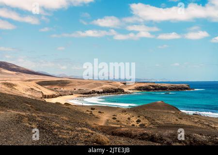 Strandlandschaft namens Caleta del Congrio im Nationalpark Los Ajaches auf Lanzarote, Kanarische Inseln, Spanien Stockfoto