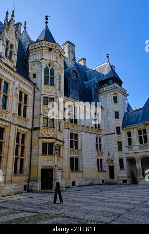 Cher (18), Bourges, Frankreich, Jaques Coeur Palast, der Treppenturm im Innenhof Stockfoto