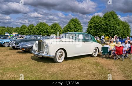 1957 Rolls Royce Silver Cloud 1 auf der Knebworth Classic Car Show, 2022 Stockfoto