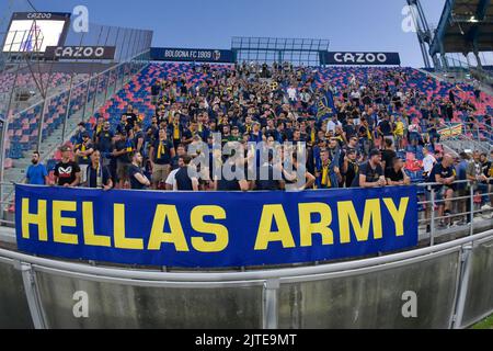 Bologna, Italien. 21. August 2022. Fans des FC Hellas Verona während des FC Bologna gegen Hellas Verona, italienisches Fußballspiel der Serie A in Bologna, Italien, August 21 2022 Quelle: Independent Photo Agency/Alamy Live News Stockfoto