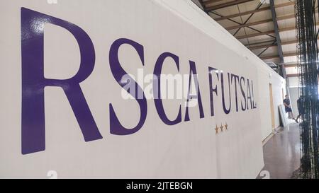 Abbildung Bild zeigt die Eröffnung der neuen Sporthalle des belgischen Hallenfußballteams RSC Anderlecht Futsal, in Roosdaal Dienstag, 30. August 2022. BELGA FOTO INE GILLIS Stockfoto