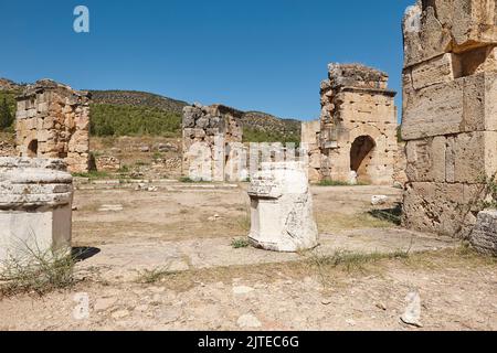 Hierapolis antike Ruinen. Martyrium-Gebiet in Pamukkale. Türkische historische Stätte Stockfoto