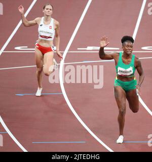 01.. August 2021 - Tokio, Japan: Pia Skrzyszowska aus Polen und Britany Anderson aus Jamaika beim Halbfinale der Frauen 100m bei den Hürden 2 beim Tokio 202 Stockfoto