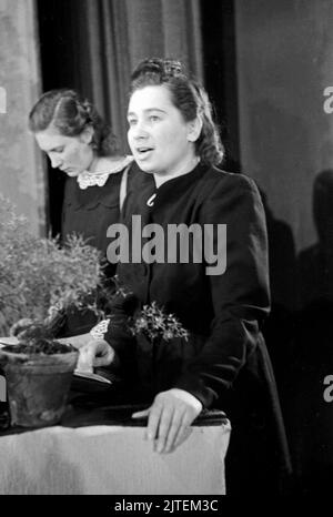 Das Präsidium bei der Gründung demokratischer Frauenbund Deutschlands während des Gründungskongresses im Admiralspalast in Ost-Berlin, Deutschland 1947. Stockfoto