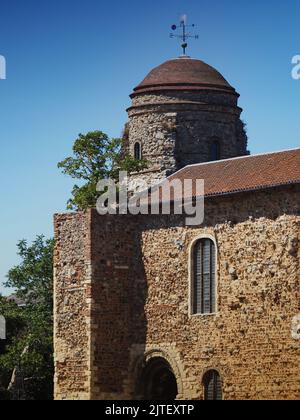 Turm von Colchester Castle in Essex und der Platanenbaum Stockfoto