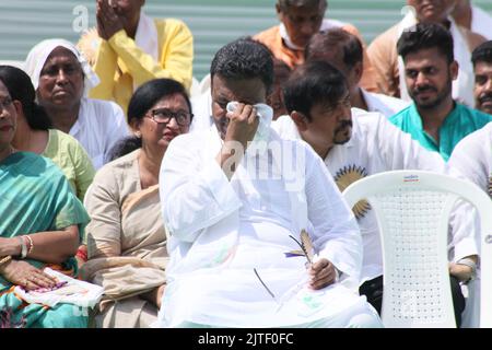 Kalkutta, Westbengalen, Indien. 29. August 2022. Der leitende Vorsitzende des Trinamool-Kongresses (TMC) und Bürgermeister von Kalkutta, Firhad Hakim, spricht während einer Studentenkundgebung am Gründungstag 24. von TMCP, dem Studentenflügel des TMC in Kalkutta. (Bild: © Dipa Chakraborty/Pacific Press via ZUMA Press Wire) Stockfoto