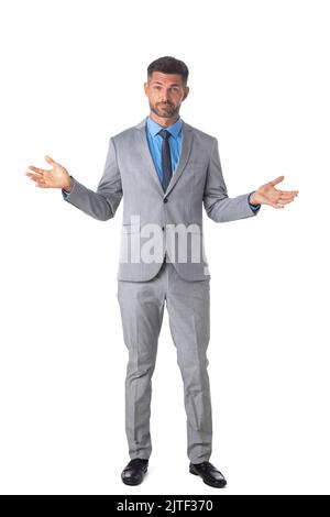 Junger, gutaussehender Geschäftsmann im formellen Anzug, ahnungsloser und verwirrter Ausdruck. Zweifelskonzept. Studio isoliert auf weißem Hintergrund Stockfoto