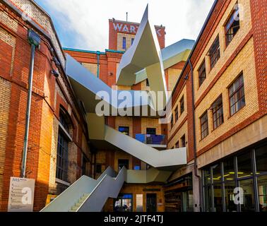 Das alte Brauereigebäude Warteck nach der Renovierung wird nun für viele Zwecke genutzt. Werkraum steht für die Zusammenarbeit verschiedener Projekte, Unternehmen Stockfoto
