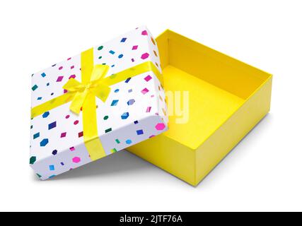Öffnen Sie Die Gelbe Geschenkschachtel Mit Ausgeschnittendem Deckel. Stockfoto