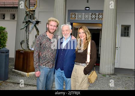 Johannes Hallervorden, Dieter Hallervorden und Christine Zander bei der Jahres-Pressekonferenz zur 14. Spielzeit 2022/2023 im Schlosspark Theater. Ber Stockfoto