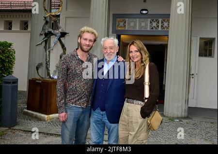 Johannes Hallervorden, Dieter Hallervorden und Christine Zander bei der Jahres-Pressekonferenz zur 14. Spielzeit 2022/2023 im Schlosspark Theater. Ber Stockfoto