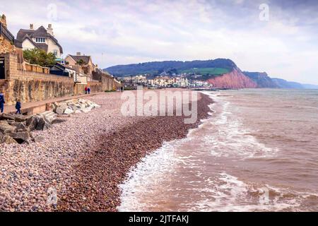 Blick vom West End auf die Promenade und den Strand mit Blick nach Osten. Außerhalb der Saison in Sidmouth South Devon England Stockfoto