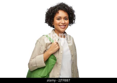 Frau mit wiederverwendbaren Leinenbeutel für den Lebensmitteleinkauf Stockfoto
