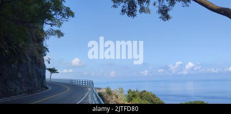 Suhua Highway, Yilan - Aug 29, 2022 : Chingshui Ozeanklippen sind die höchsten Küstenklippen in Taiwan Stockfoto