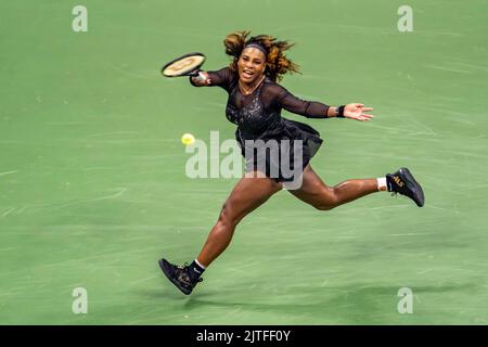 Serena Willaims tritt in der ersten Runde ihres letzten Grand Slam Tennis bei den US Open 2022 an. Stockfoto