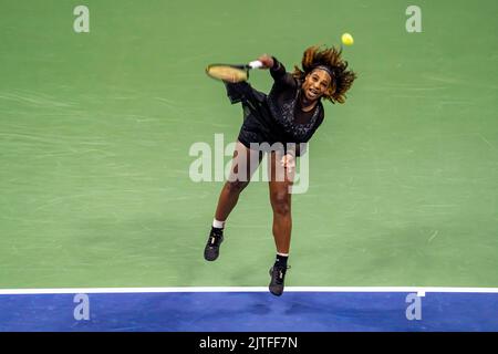 Serena Willaims tritt in der ersten Runde ihres letzten Grand Slam Tennis bei den US Open 2022 an. Stockfoto