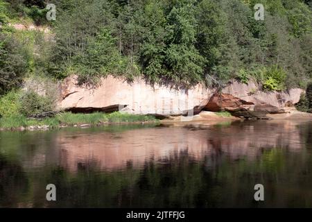 Ķūķu Klippen Sandsteinaufschlüsse im Gauja Nationalpark, Lettland Stockfoto