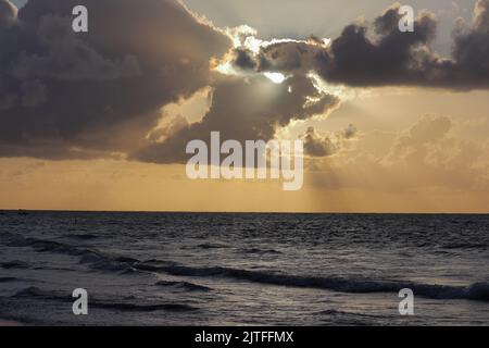 Sao Miguel dos Milagres Beach, Alagoas State, Brasilien - Sonnenaufgang am Pontal Beach Stockfoto