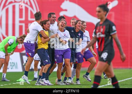 Mailand, Italien. 28. August 2022. Sportzentrum Vismara, 28.08.22 Fiorentina feiert nach dem Spiel der Serie A zwischen dem AC Mailand und dem AC Fiorentina im Sportzentrum Vismara in Mailand, Italia Soccer (Cristiano Mazzi/SPP) Credit: SPP Sport Press Photo. /Alamy Live News Stockfoto