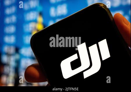 In dieser Abbildung, der chinesischen Technologie-Drohnen-Unternehmen, DJI-Logo wird auf einem Smartphone-Bildschirm angezeigt. Stockfoto