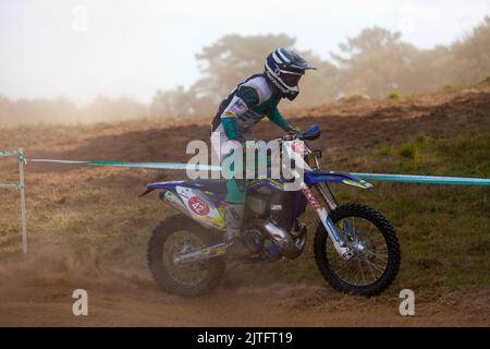 Pleyber-Christ, Frankreich - August 28 2022: Biker, die am letzten Augustwochenende an der Armorikaine TT teilnehmen, einer Sportveranstaltung mit freiem Eintritt. Stockfoto