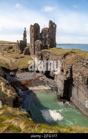 Castle Sinclair Girnigoe liegt etwa 3 Meilen nördlich von Wick an der Ostküste von Caithness, Schottland Stockfoto