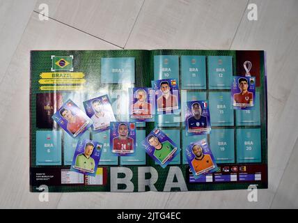 Rio de Janeiro-Brasilien 30. August 2022, Stickeralbum von Fußballspielern der Nationalmannschaften, die bei der Qatar World Cup spielen werden Stockfoto