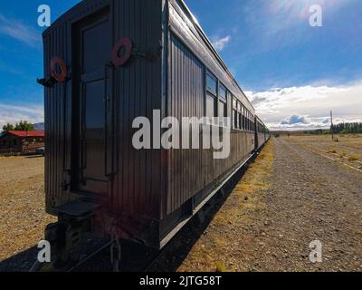 Der alte Wagen des alten patagonischen Express parkte am Bahnhof Leleque in Chubut Stockfoto