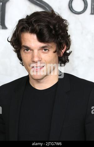 Edward Bluemel, der Herr der Ringe: Die Ringe der Macht - Weltpremiere, Leicester Square, London, Großbritannien, 30. August 2022, Foto von Richard Goldschmidt Stockfoto