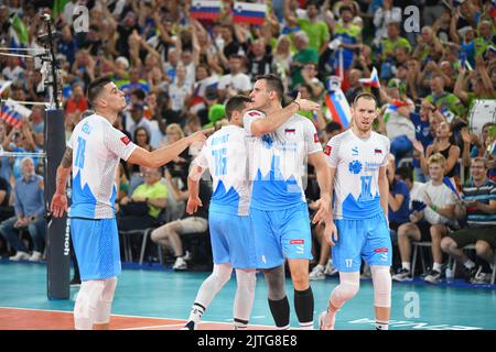 Klemen Cebulj, Jan Kozamernik (slowenische Volleyballnationalmannschaft) feiern in der Stozice Arena: Volleyball-Weltmeisterschaft 2022. Stockfoto