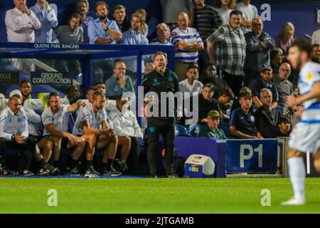 QPR-Manager Michael Beale während des Sky Bet Championship-Spiels zwischen den Queens Park Rangers und Hull City im Loftus Road Stadium, London, am Dienstag, den 30.. August 2022. (Kredit: Ian Randall | MI News) Kredit: MI News & Sport /Alamy Live News Stockfoto