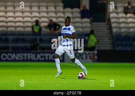 QPR-Spieler Osman Kakay beim Sky Bet Championship-Spiel zwischen den Queens Park Rangers und Hull City am Dienstag, dem 30.. August 2022, im Loftus Road Stadium in London. (Kredit: Ian Randall | MI News) Kredit: MI News & Sport /Alamy Live News Stockfoto