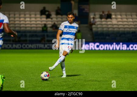 Andre Dozzell von QPR beim Sky Bet Championship-Spiel zwischen den Queens Park Rangers und Hull City am Dienstag, dem 30.. August 2022, im Loftus Road Stadium in London. (Kredit: Ian Randall | MI News) Kredit: MI News & Sport /Alamy Live News Stockfoto