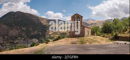 Romanische Einsiedelei von Sant Quirc de Durro, Vall de Boi. Katalonien, Spanien. UNESCO-Weltkulturerbe Stockfoto