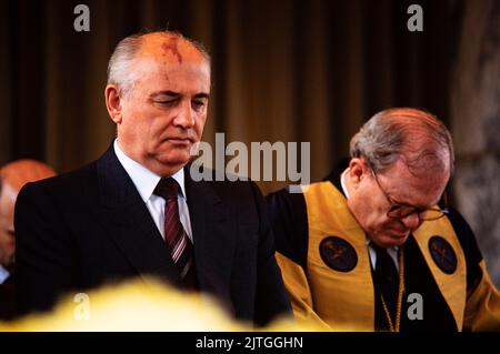 Der sowjetische Präsident Michail Gorbatschow, erhielt 1992 einen Doktor der Rechtswissenschaften und sprach am Beginn der Emory University. Stockfoto
