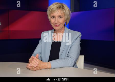 Köln, Deutschland. 30. August 2022. Autorin Amelie Fried ist im Studio der ARD-Talkshow 'Maischberger'. Quelle: Henning Kaiser/dpa/Alamy Live News Stockfoto