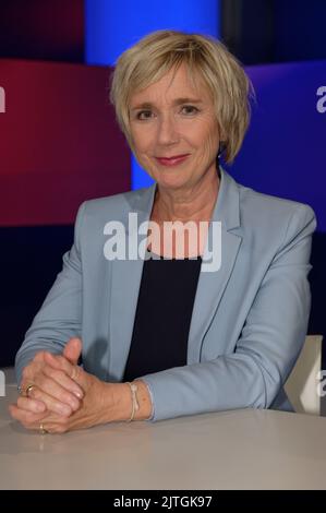 Köln, Deutschland. 30. August 2022. Autorin Amelie Fried ist im Studio der ARD-Talkshow 'Maischberger'. Quelle: Henning Kaiser/dpa/Alamy Live News Stockfoto