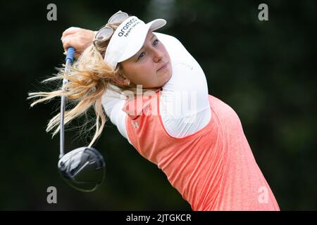 25. August 2022: Emily Kristine Pedersen aus Dänemark schlägt bei der Eröffnungsrunde des CP Womens Open im Ottawa Hunt & Golf Club in Ottawa, Kanada, am ersten Loch ab. Daniel Lea/CSM Stockfoto