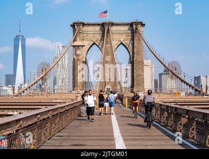 Brooklyn Bridge und Skyline Manhattan, New York City, Nordamerika, USA Stockfoto