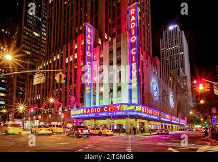 Radio City at Night Manhattan, New York City, Nordamerika, USA Stockfoto