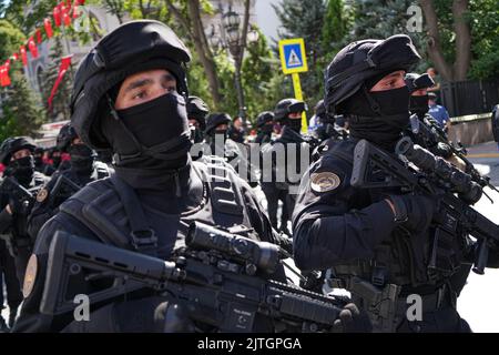 Türkei, 30/08/2022, Ankara, Türkei. 30. August 2022. Der türkische Gendarm marschierte während der Militärparade. Der Tag des Sieges ist ein offizieller und nationaler Feiertag, der jedes Jahr am 30. August in der Türkei und der Türkischen Republik Nordzypern zum Gedenken an die große Offensive begangen wird, die am 30. August 1922 unter Atatürks Kommando in Dumlup?nar mit dem Sieg endete. Am 100.. Jahrestag des Sieges versammelte sich die türkische Armee vor der Großen Nationalversammlung der Türkei (TBMM) und organisierte einen marsch nach Ulus, wo sich die ehemalige große Nationalversammlung der Türkei befand. Kredit: SOPA Images Limited/ Stockfoto