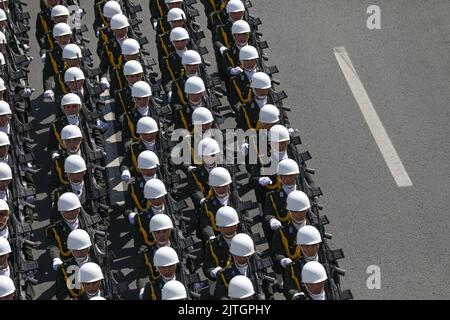 Türkei, 30/08/2022, Ankara, Türkei. 30. August 2022. Türkische Soldaten marschieren während der Militärparade. Der Tag des Sieges ist ein offizieller und nationaler Feiertag, der jedes Jahr am 30. August in der Türkei und der Türkischen Republik Nordzypern zum Gedenken an die große Offensive begangen wird, die am 30. August 1922 unter Atatürks Kommando in Dumlup?nar mit dem Sieg endete. Am 100.. Jahrestag des Sieges versammelte sich die türkische Armee vor der Großen Nationalversammlung der Türkei (TBMM) und organisierte einen marsch nach Ulus, wo sich die ehemalige große Nationalversammlung der Türkei befand. Kredit: SOPA Images Limited/ Stockfoto