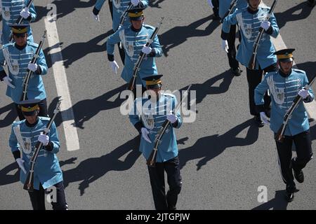 Türkei, 30/08/2022, Ankara, Türkei. 30. August 2022. Türkische Soldaten marschieren während der Militärparade. Der Tag des Sieges ist ein offizieller und nationaler Feiertag, der jedes Jahr am 30. August in der Türkei und der Türkischen Republik Nordzypern zum Gedenken an die große Offensive begangen wird, die am 30. August 1922 unter Atatürks Kommando in Dumlup?nar mit dem Sieg endete. Am 100.. Jahrestag des Sieges versammelte sich die türkische Armee vor der Großen Nationalversammlung der Türkei (TBMM) und organisierte einen marsch nach Ulus, wo sich die ehemalige große Nationalversammlung der Türkei befand. Kredit: SOPA Images Limited/ Stockfoto