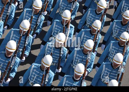 Türkei, 30/08/2022, Ankara, Türkei. 30. August 2022. Türkische Soldaten marschieren während der Militärparade. Der Tag des Sieges ist ein offizieller und nationaler Feiertag, der jedes Jahr am 30. August in der Türkei und der Türkischen Republik Nordzypern zum Gedenken an die große Offensive begangen wird, die am 30. August 1922 unter Atatürks Kommando in Dumlup?nar mit dem Sieg endete. Am 100.. Jahrestag des Sieges versammelte sich die türkische Armee vor der Großen Nationalversammlung der Türkei (TBMM) und organisierte einen marsch nach Ulus, wo sich die ehemalige große Nationalversammlung der Türkei befand. Kredit: SOPA Images Limited/ Stockfoto