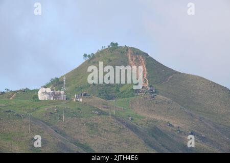 Die wunderschönen immergrünen Berge von Kai Kung Leng im Lam Tsuen Country Park, Hongkong Stockfoto