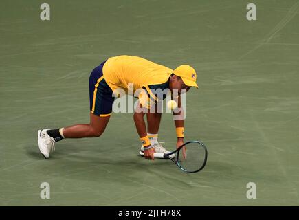 30. August 2022: Die verflippte Hijikata (AUS) verliert gegen Rafael Nadal (ESP), 4-6, 6-2, 6-3 bei den US Open, die im Billie Jean King Ntional Tennis Center in Flushing, Queens, New York, {USA} © Grace Schultz/CSM gespielt werden Stockfoto