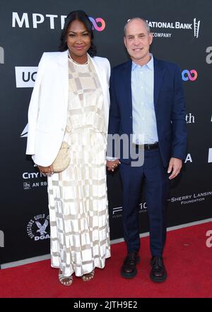 Brian Robbins, President und Chief Executive Officer von Paramount Pictures und Nickelodeon, und Tracy James, die am 18. Juni 2022 in Los Angeles, CA, bei der MPTF ‘100 Years of Hollywood: Celebration of Service“ auf der Los-Party in Formosa ankamen. © OConnor/AFF-USA.com Stockfoto